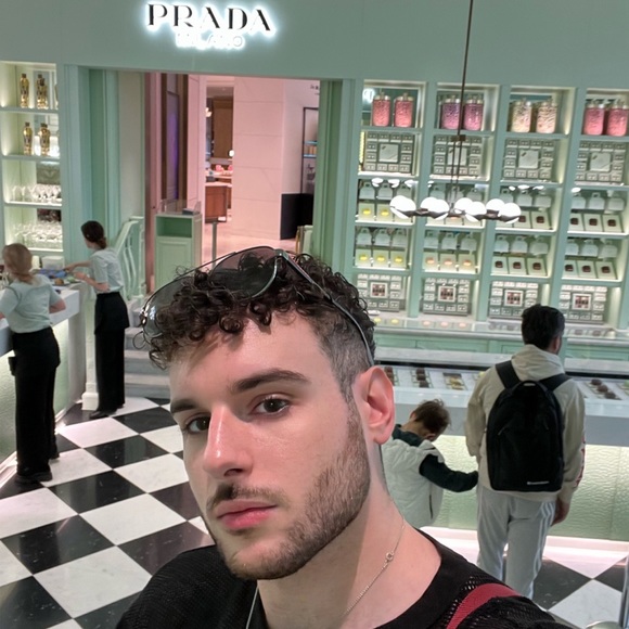 Meet your Posher, Gabriel - Picture 3 of 5